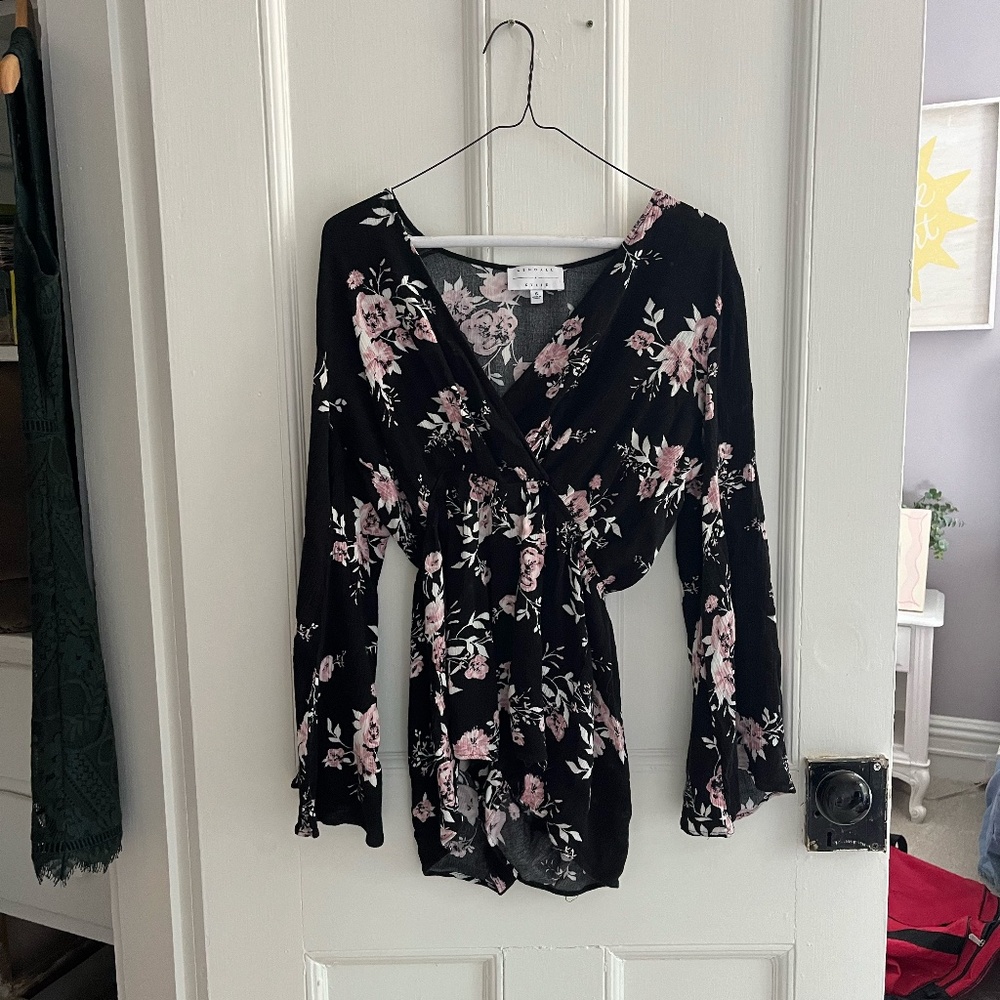 High-waisted v-line floral romper